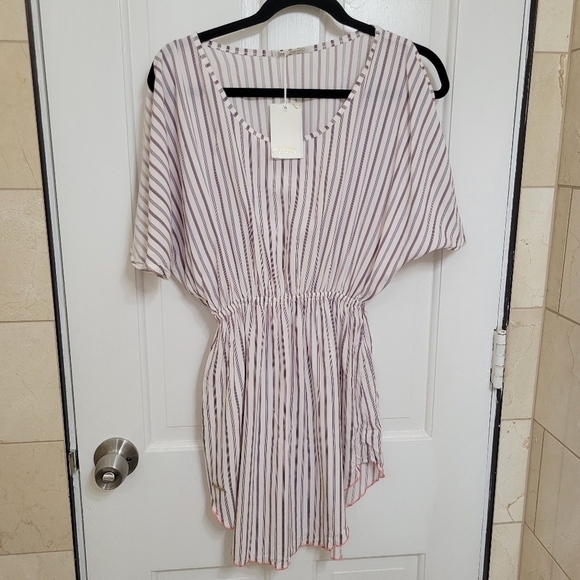 San Lorenzo Dresses & Skirts - San Lorenzo NWT split sleeve dress size medium.